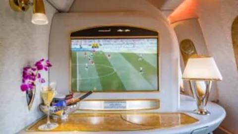 拉菲尼亚头球破门，巴塞罗那1-0险胜瓦伦西亚，托雷斯失点球阿劳霍染红