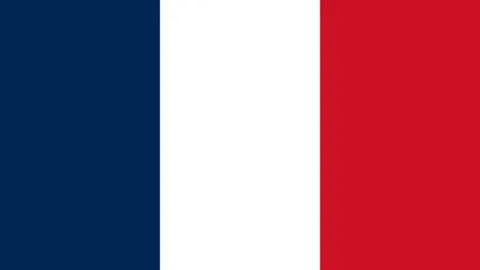 谢什科错失两分钟进球良机，库尼亚目睹遗憾，抱头长叹！